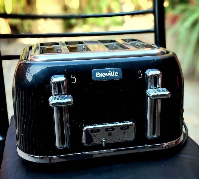 Breville 4-Slice Toaster Stylish and Efficient Toasting for Kitchen 0