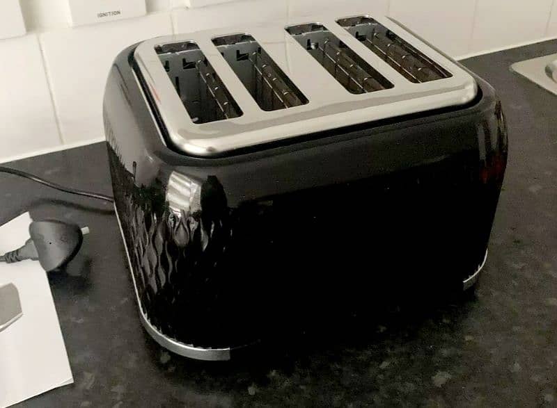 Breville 4-Slice Toaster Stylish and Efficient Toasting for Kitchen 9