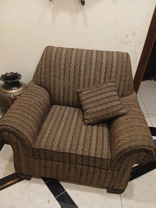 sofa set available for sell 2