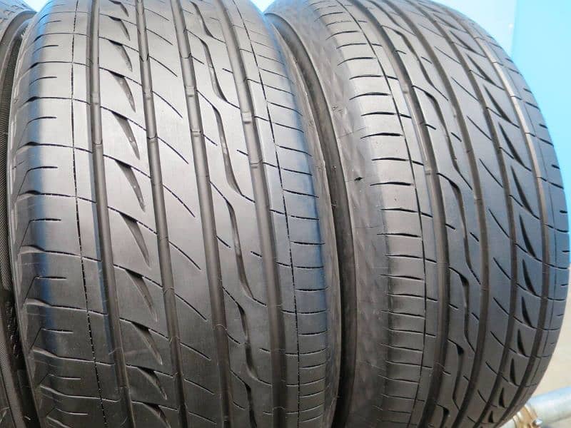 4tyres set 235/50/R/18 Bridgestone Regno just like Brand new condition 2