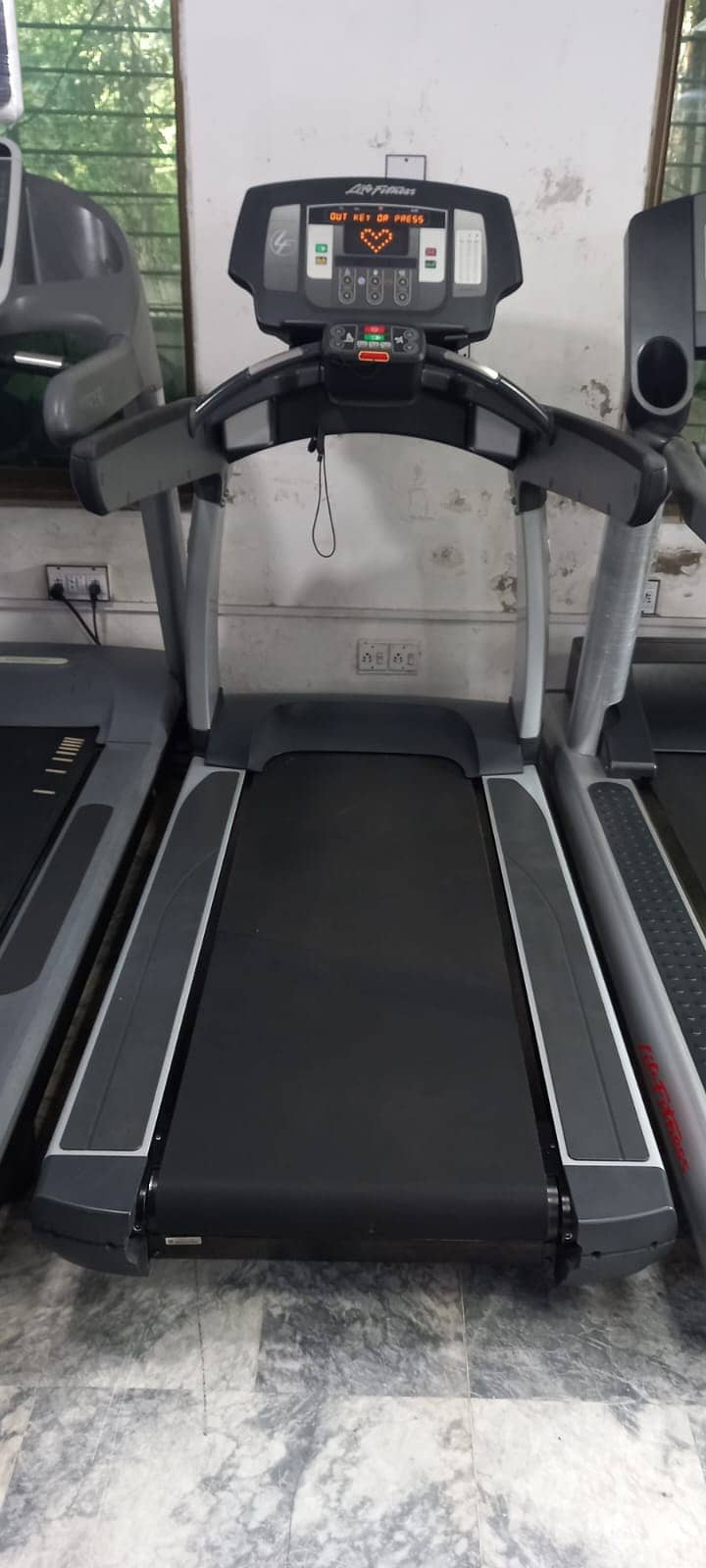 CYBEX ARC TRAINER fitness treadmill \ elliptical \ Recumbent Bike. . . . 2