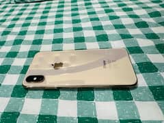 iPhone XS 10/10 condition Waterpack Gold!