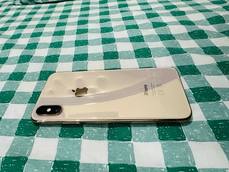 iPhone XS 10/10 condition Waterpack Gold! 0