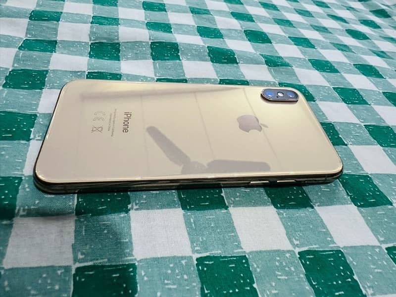 iPhone XS 10/10 condition Waterpack Gold! 3