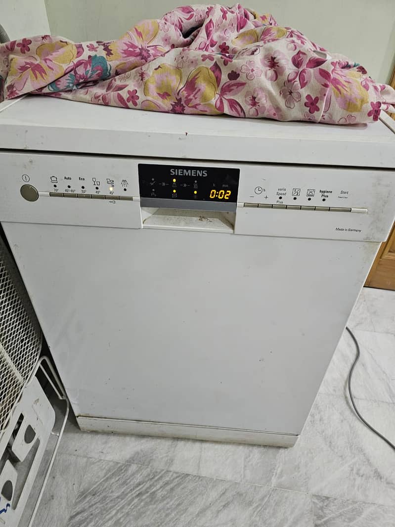 Seimens dishwasher 2016 selling urgently 0