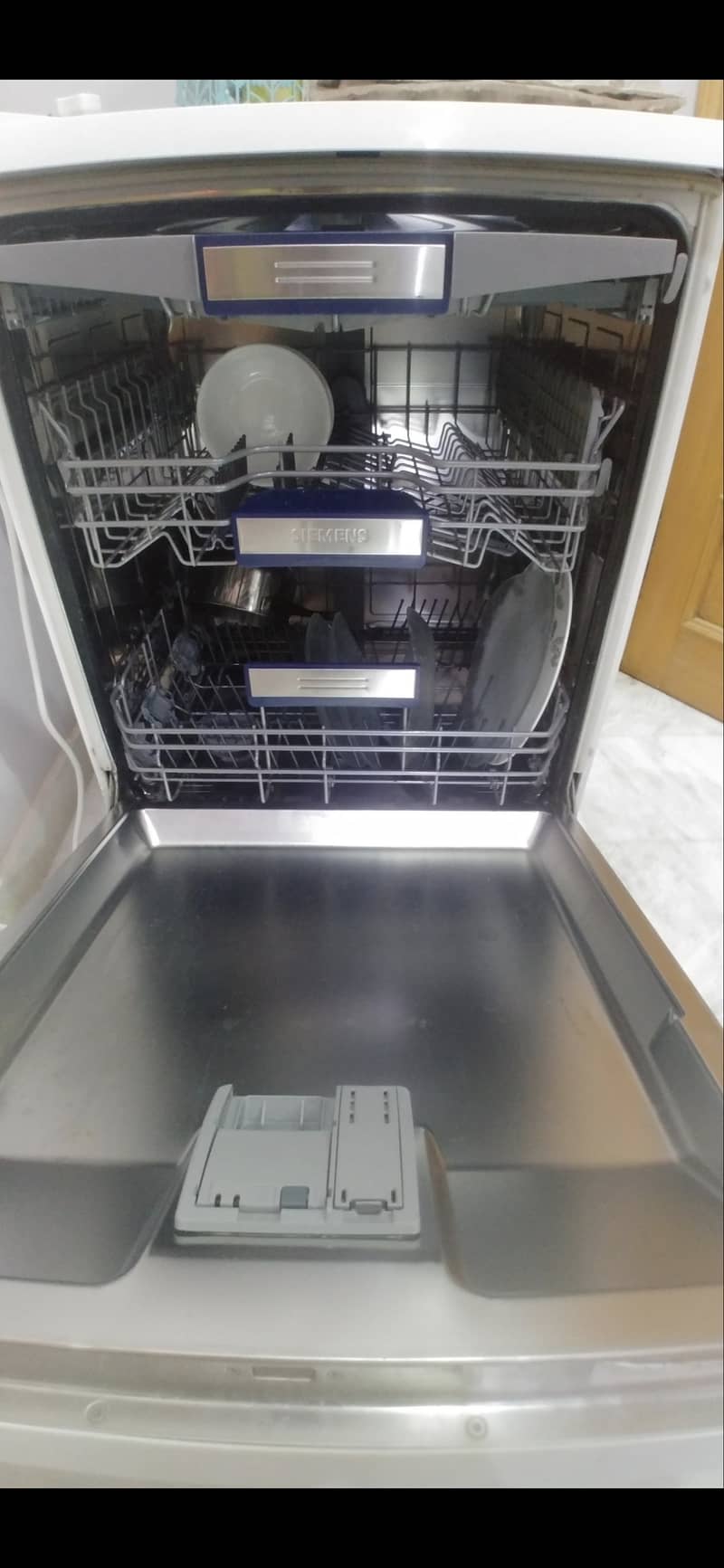 Seimens dishwasher 2016 selling urgently 3