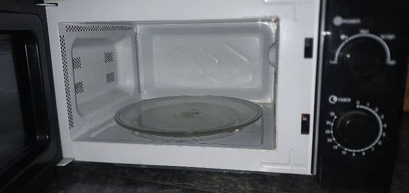 Haier Microwave 20L 2 years used only 3