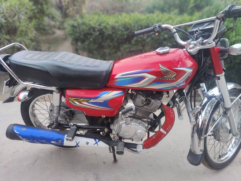 Honda 125 For sale seriouse Person Contact  03-45-45-45-215 5