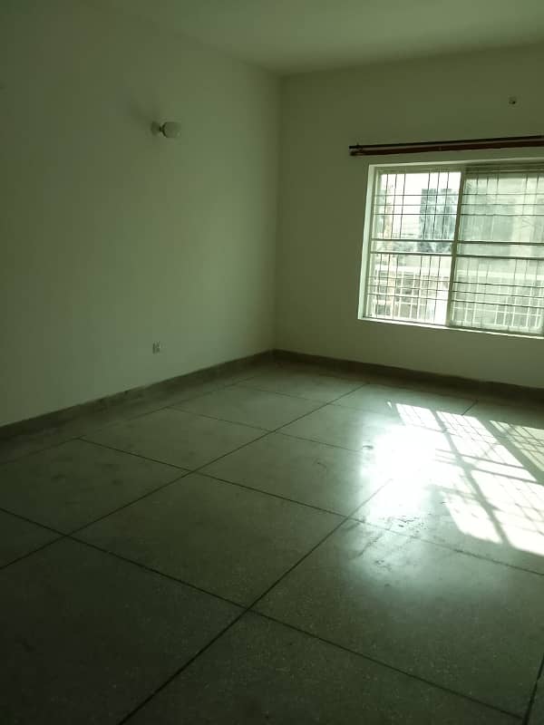 10MARLA UPPER PORTION FOR RENT IN ALLAMA IQBAL TOWN 3