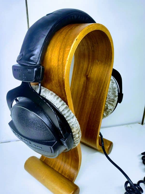 beyerdynamic headphone like studio m audio krk audio Technica 2