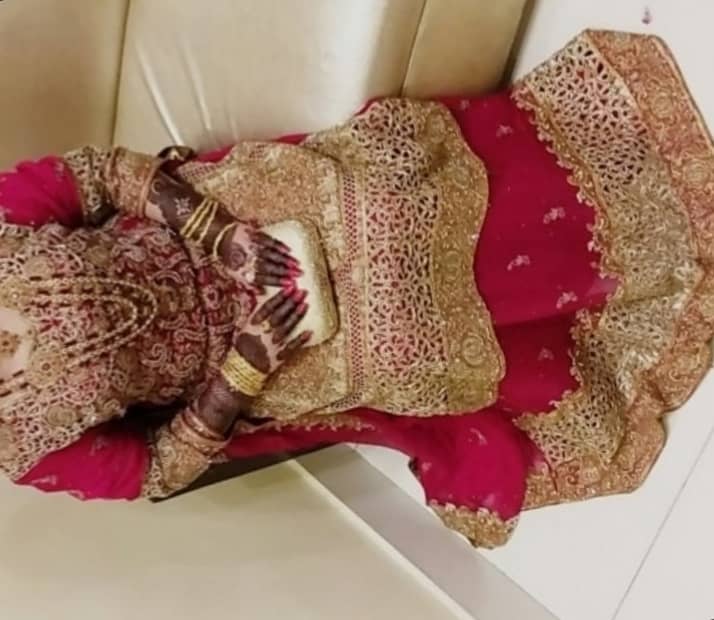 Bridal lehnga (worn just once and it's in excellent condition) 0