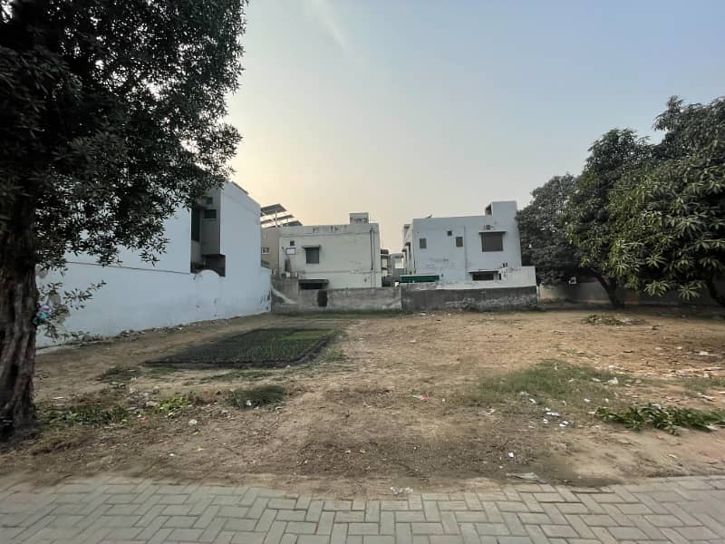 10 Marla Plot For Sale In Sukh Chayn Gardens Near Bahri Town Lahore 6