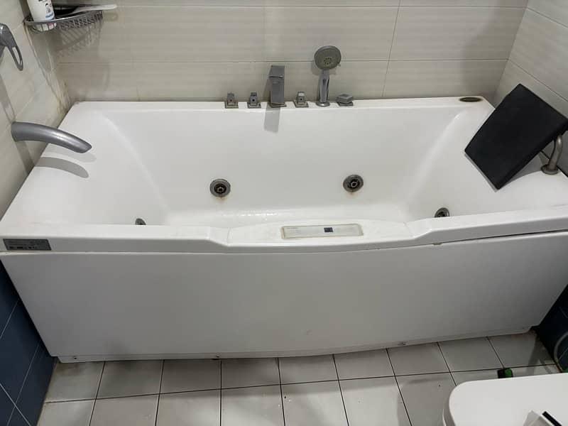 Apollo Jacuzi in white colour fo sale 2