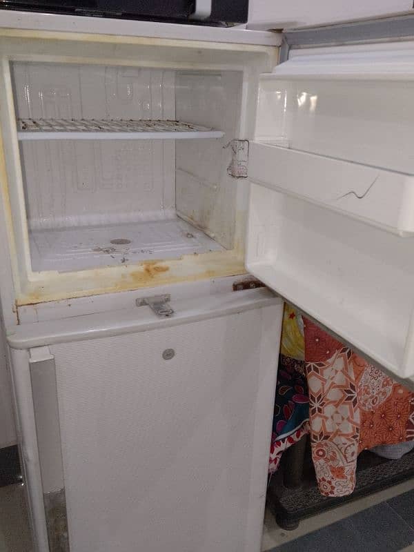 Dawlance ka small refrigerator 4