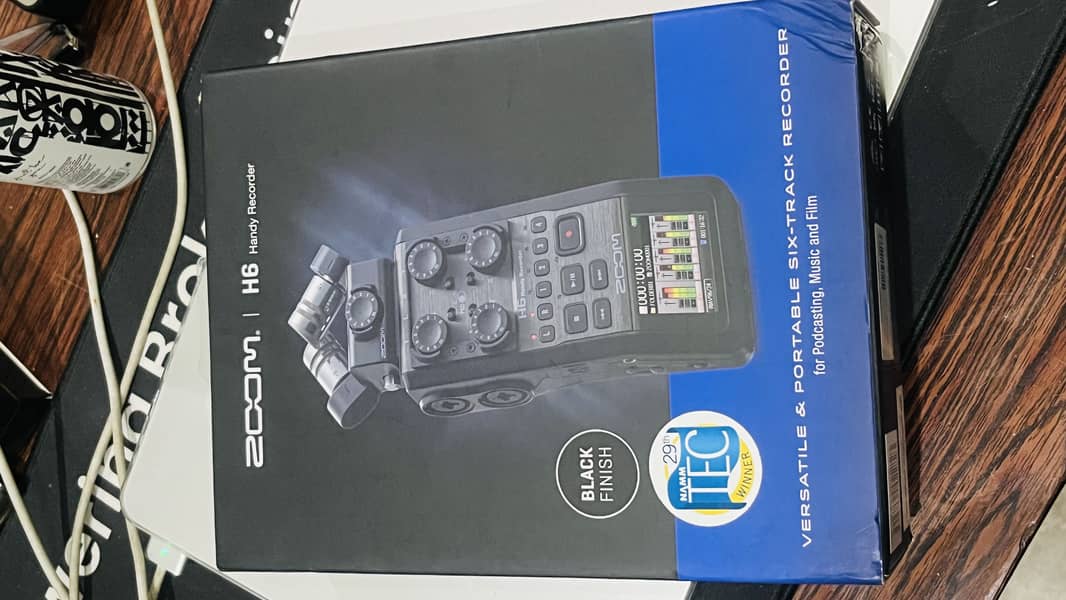 Zoom H6 Portable Digital 6-Track Recorder (Like New) 0