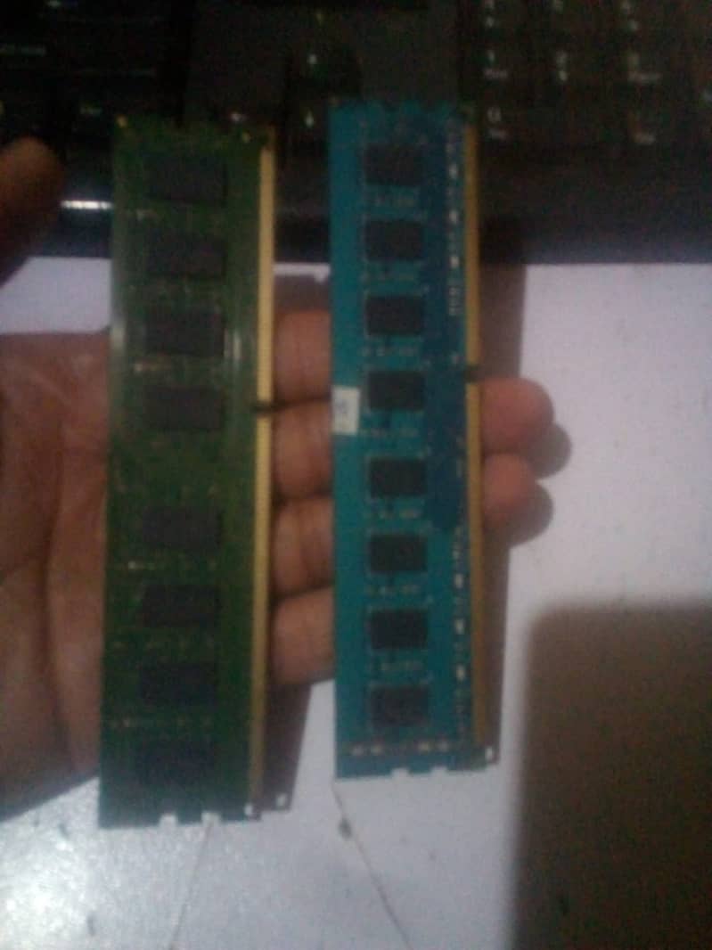 4 Gb Ram 2 Sticks Totall 8 Gb Ram Ddr3 1