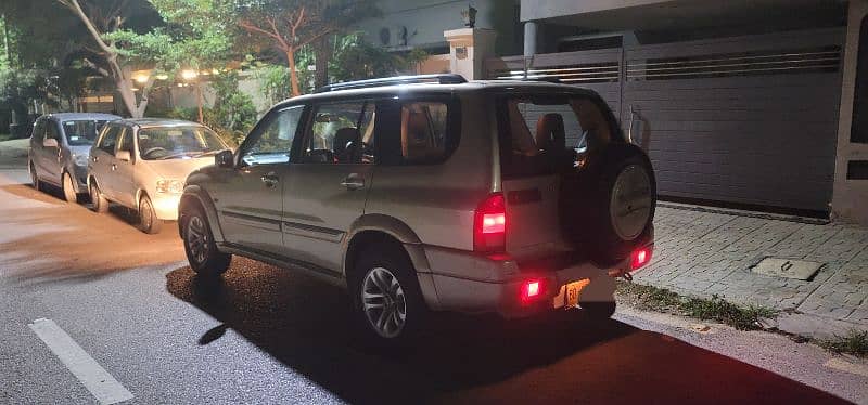 Jeep SUV Pajero Toyota Suzuki 0