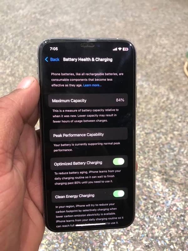 iPhone xs appore dul-sim 64gb battery health 84 1