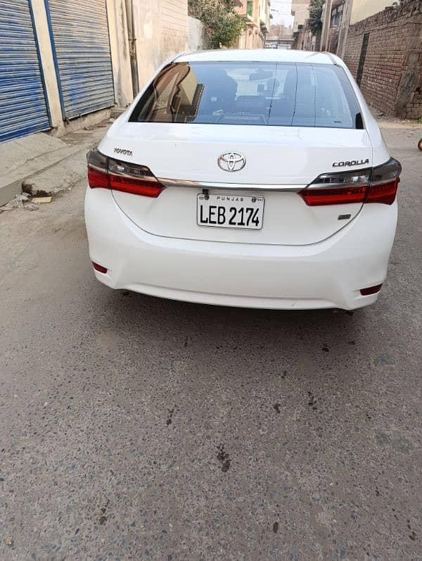 Toyota Corolla GLI 2019 super white 2