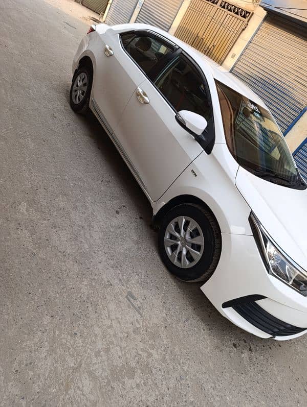 Toyota Corolla GLI 2019 super white 4