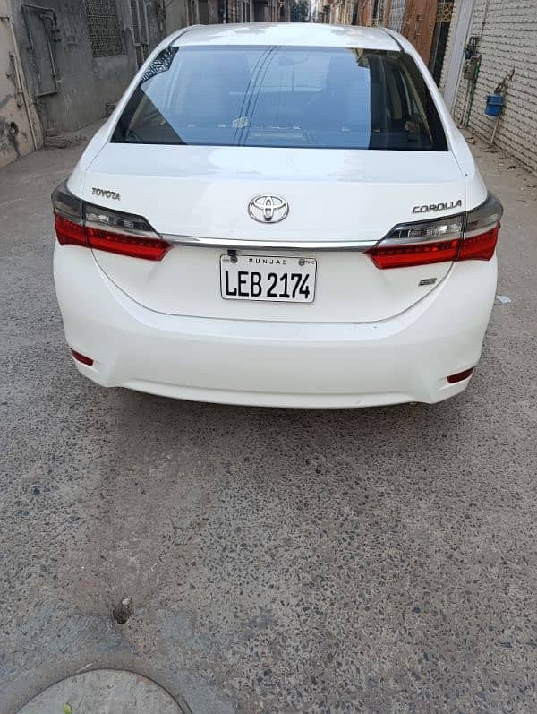 Toyota Corolla GLI 2019 super white 8