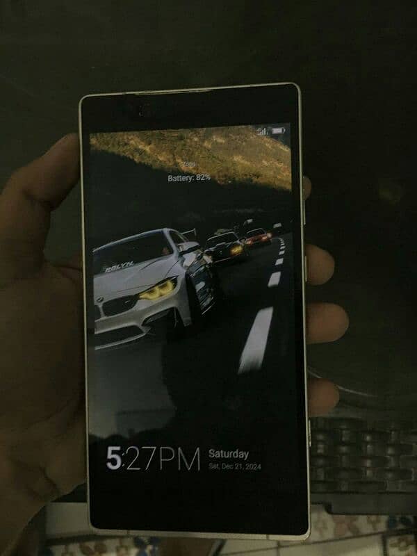 Q mobile E8 3