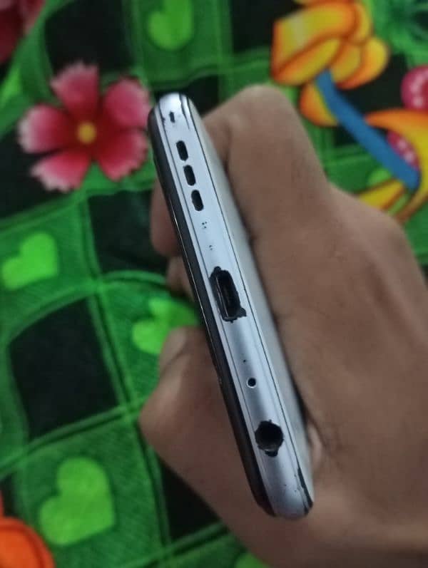 vivo y20 for sale, original panel (damaged), 4