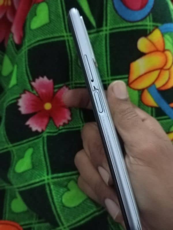 vivo y20 for sale, original panel (damaged), 5