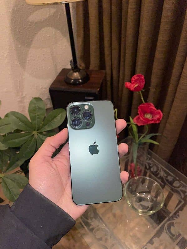 Iphone 13 pro Factory Unlock 10/10 condition 0