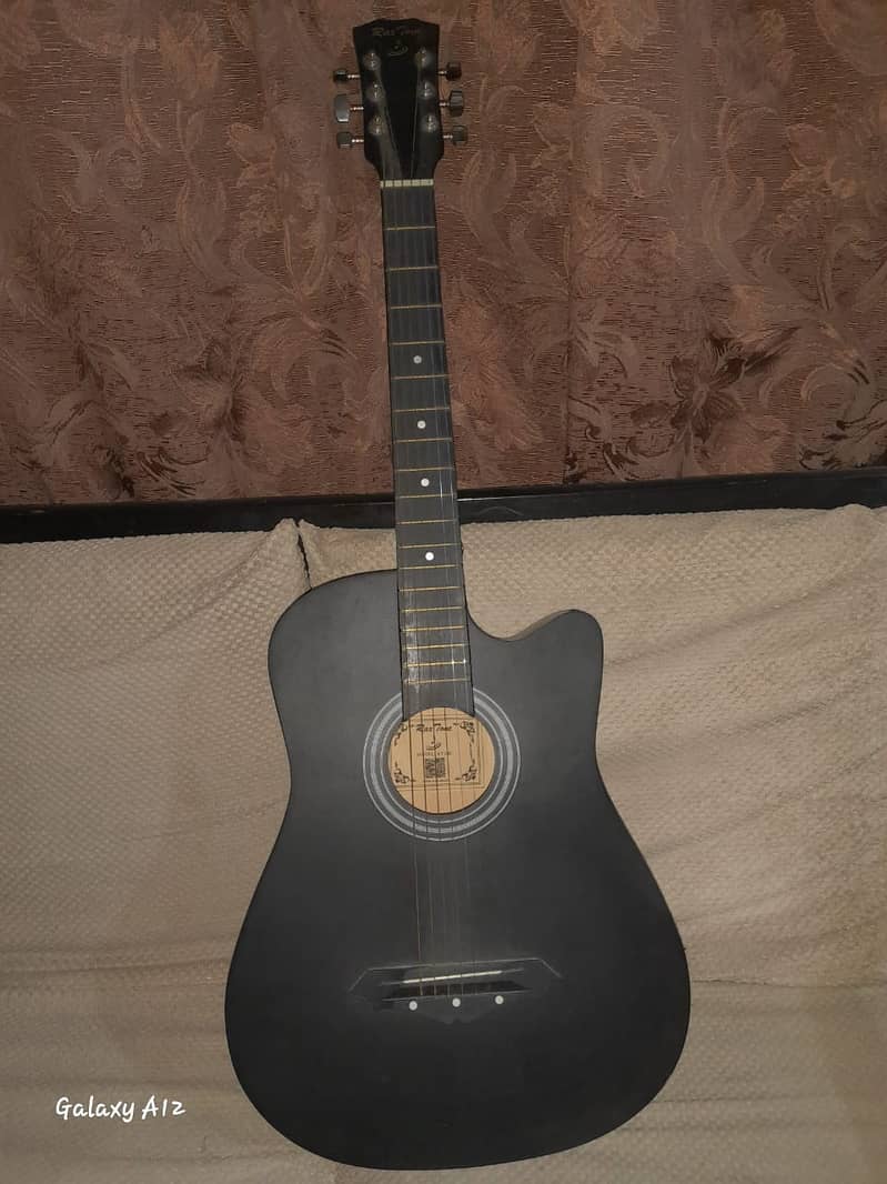 Cheap Acoustic Guitar for Urgent Sale in Lahore Just in 14000 4