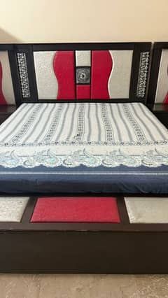 King size Bed with spring Mattress