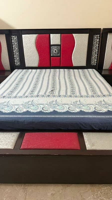 King size Bed with spring Mattress 0