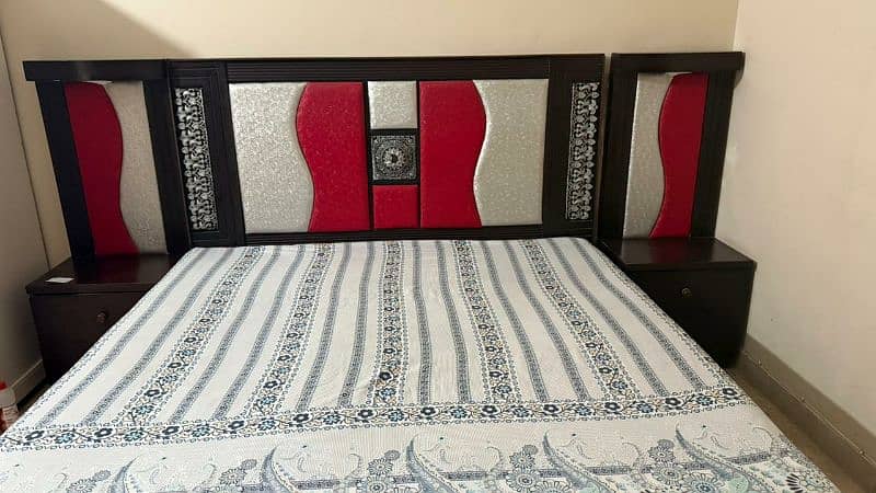 King size Bed with spring Mattress 2