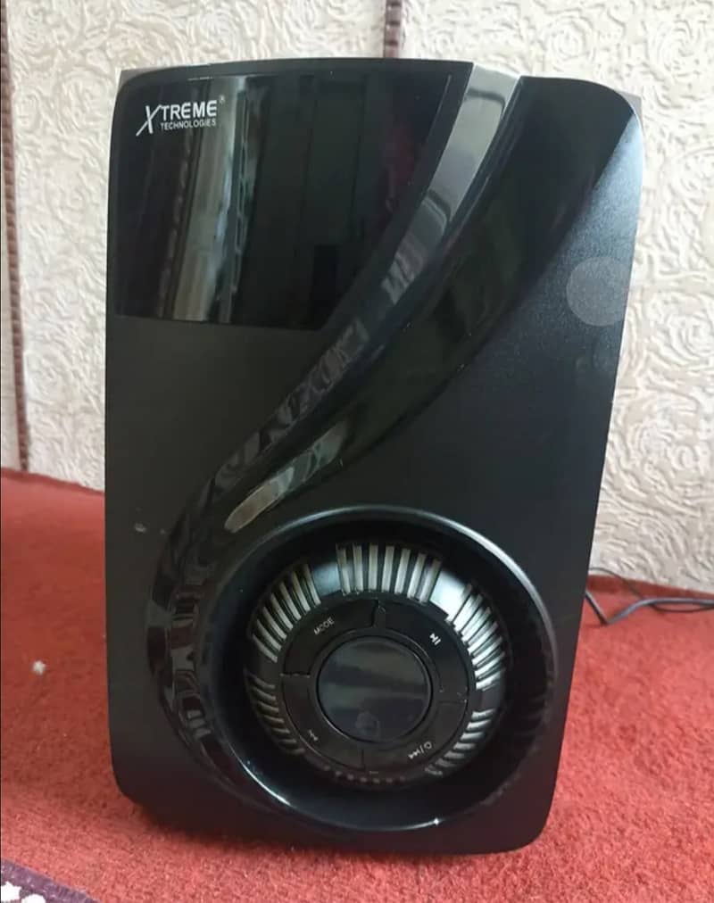 Xtreme 2.1 Woofer and speakers 3