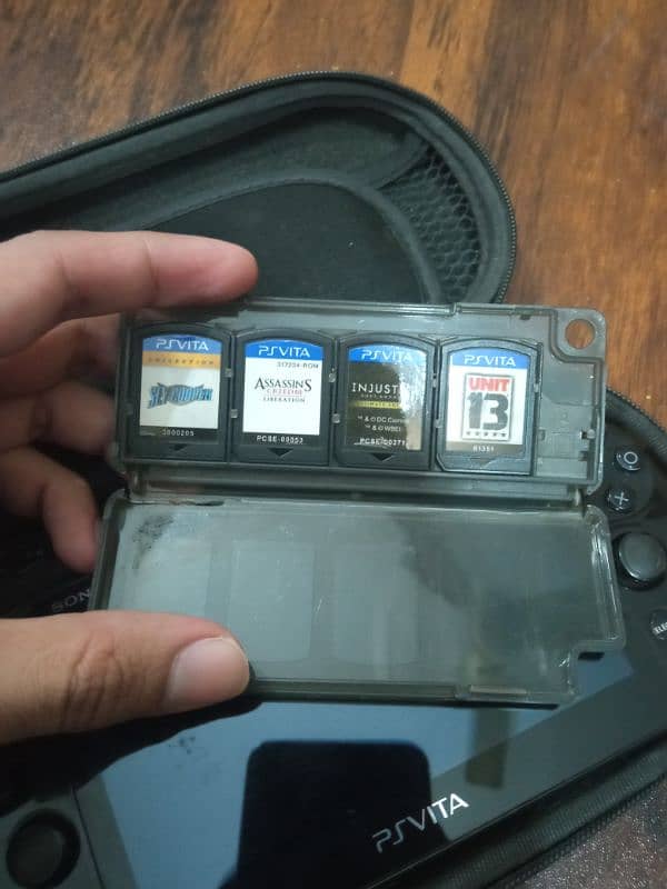 Playstation Vita with 7 games 2