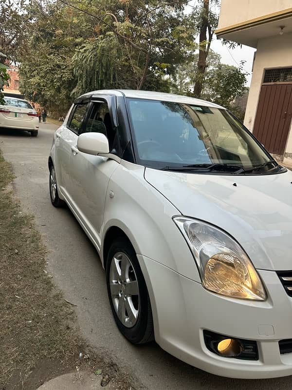 Suzuki Swift 2012 DLX 1.3 4