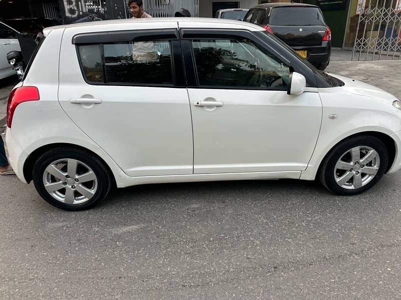 Suzuki Swift 2012 DLX 1.3 8