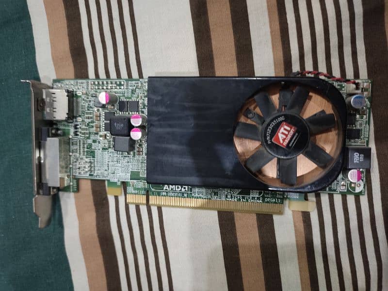 AMD Radeon R7 250 0