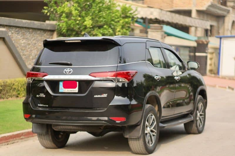 Toyota Fortuner V 2018 1