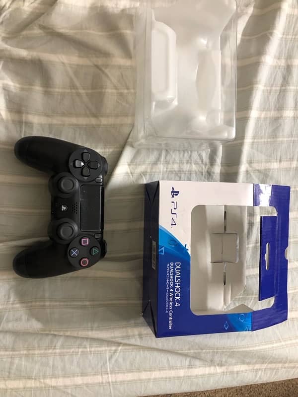 PS4 controller(ORIGINAL) v2 in mint condition (negotiable) 1