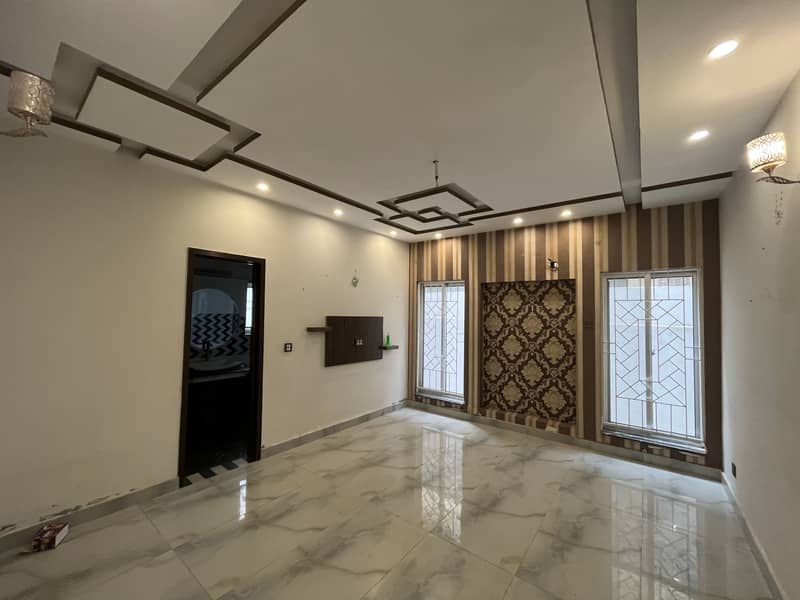 10 Marla Brand New House For Rent In Wapda Town. 8