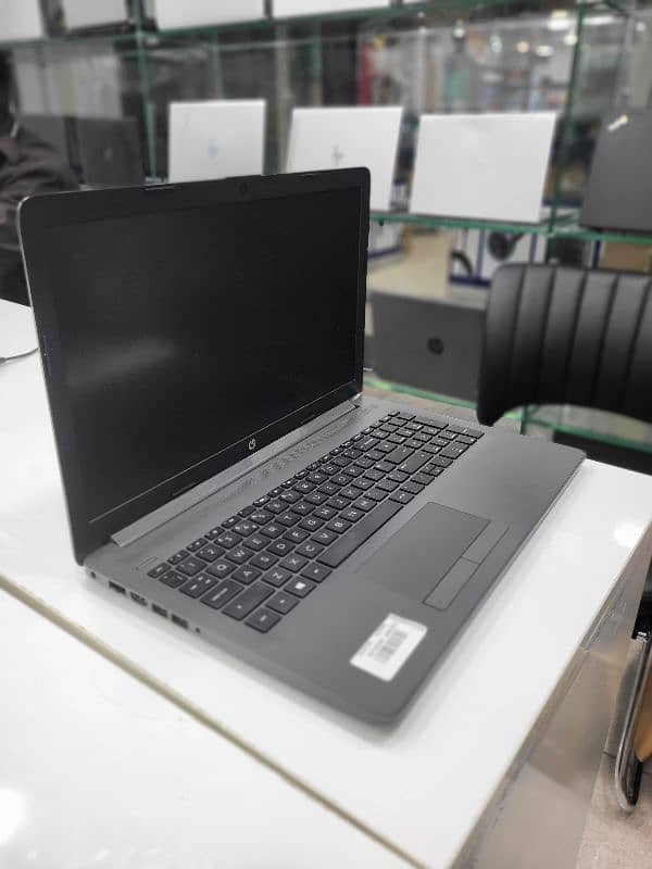 Hp 255 G7 Laptop with AMD Graphics Card 1