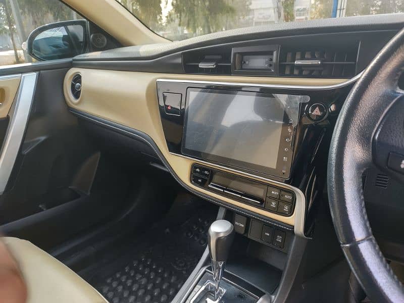 Toyota Corolla Altis Grande X CVT-i 1.8 Beige Interior 7