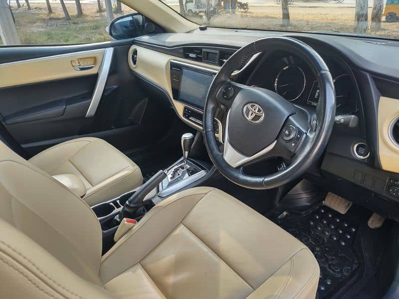 Toyota Corolla Altis Grande X CVT-i 1.8 Beige Interior 8