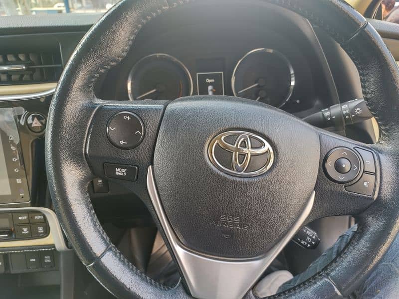 Toyota Corolla Altis Grande X CVT-i 1.8 Beige Interior 9