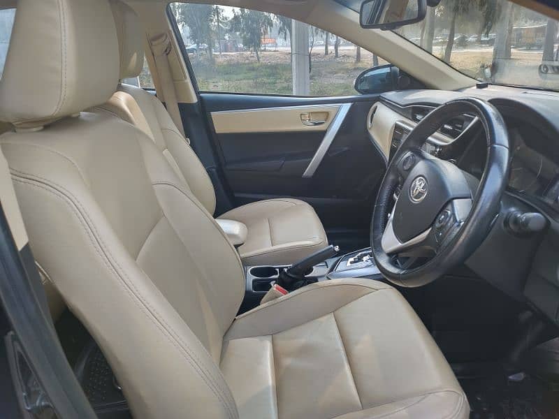 Toyota Corolla Altis Grande X CVT-i 1.8 Beige Interior 13