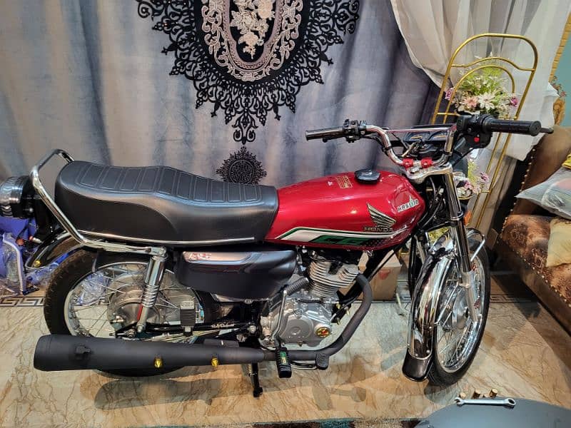 Honda 125 SE showroom condition 0