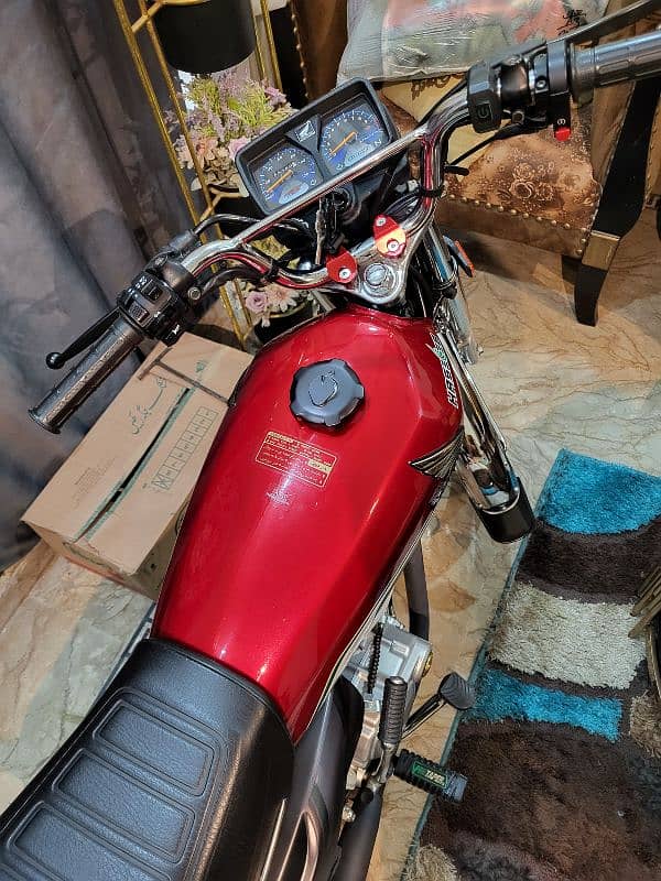 Honda 125 SE showroom condition 5