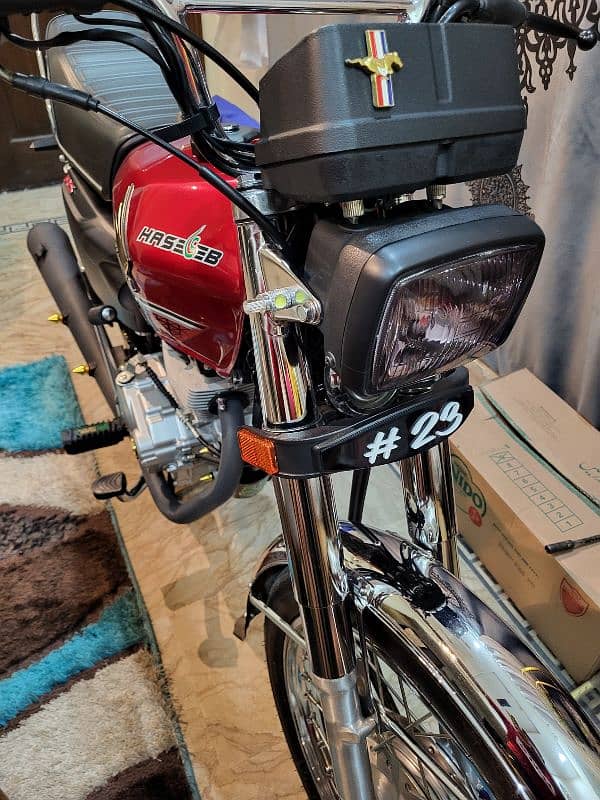 Honda 125 SE showroom condition 14