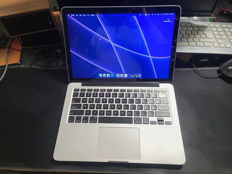 MacBook Pro 2015 10/10 condition with free keyboard 0